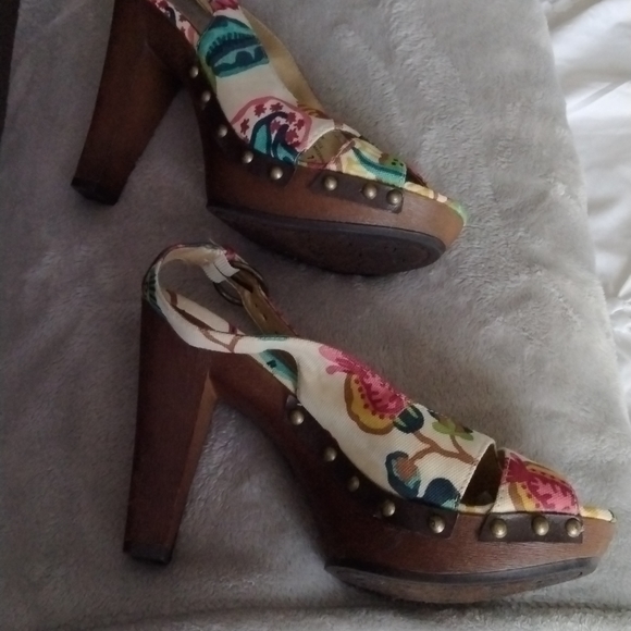 Xhilaration Heels 👠 - Picture 3 of 7